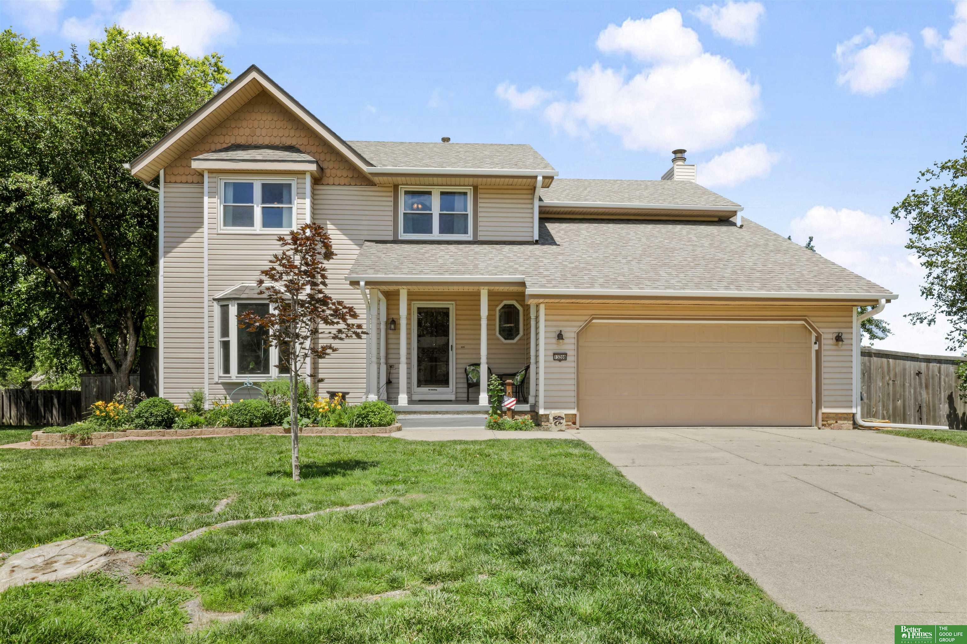Property Photo: 13208 S 27th Circle NE 68123
