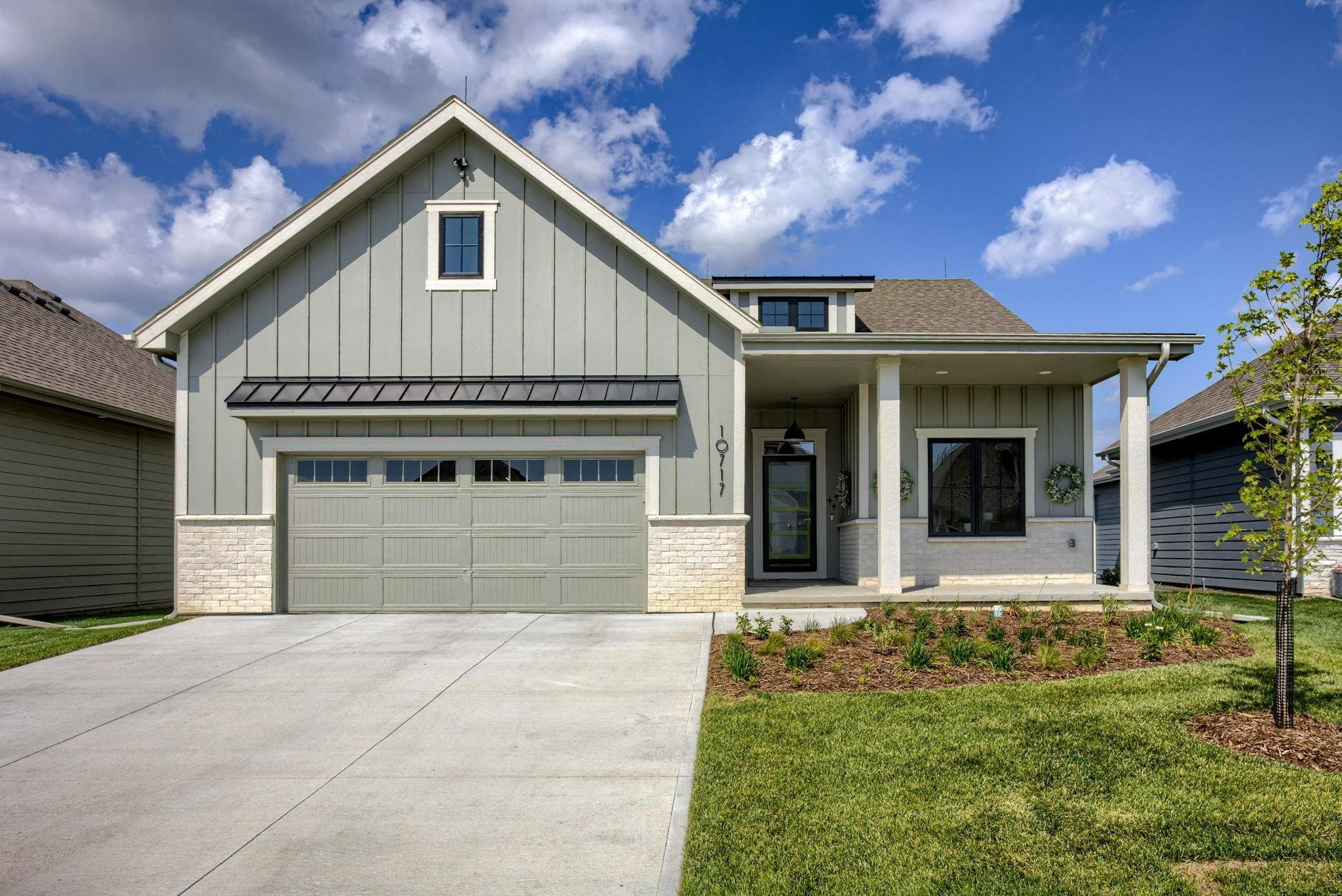 Property Photo: 10717 S 126th Court NE 68138