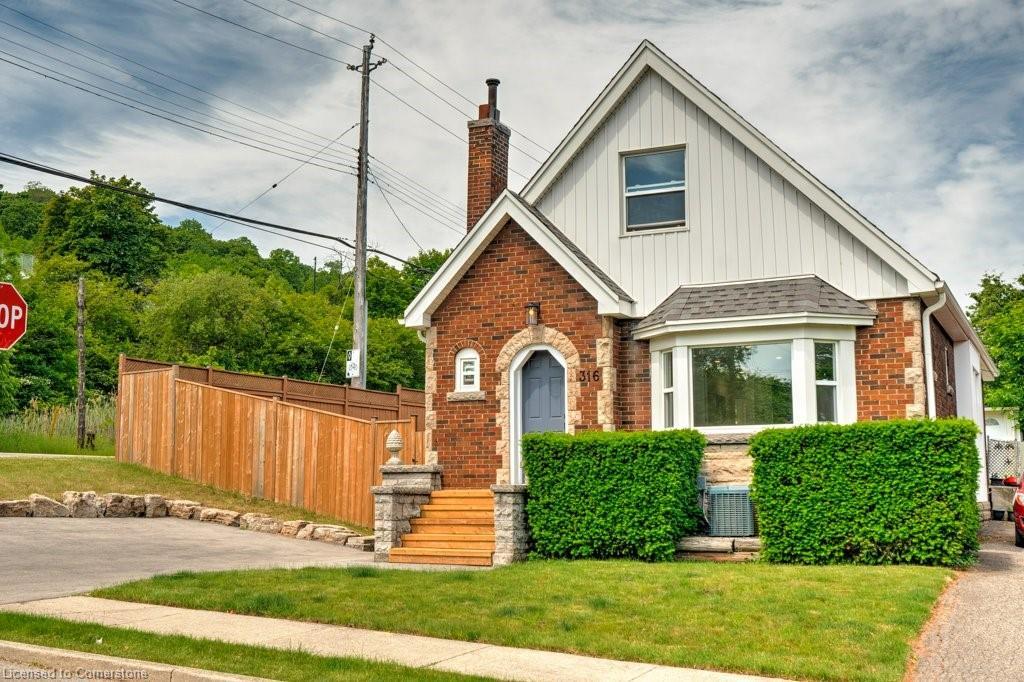 Photo de la propriété: 316 Houghton Avenue S ON L8K 2N3