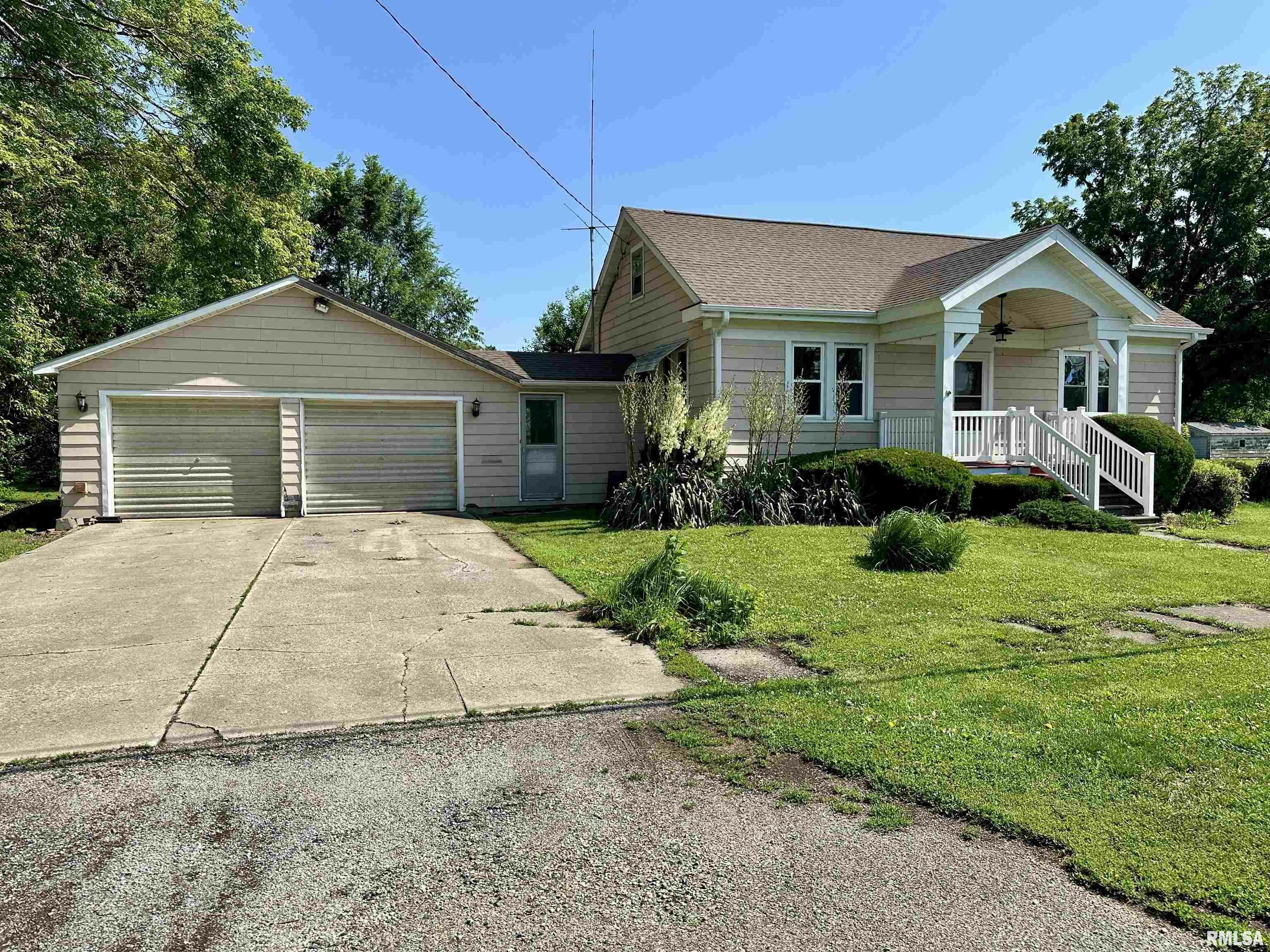 Property Photo: 110 E Van Alstine Street IL 61771