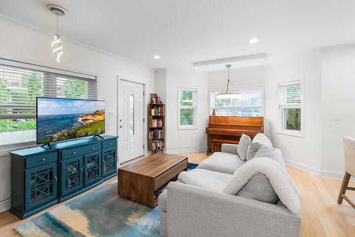 Property Photo:  9 Lisbeth St 9  MA 02420 