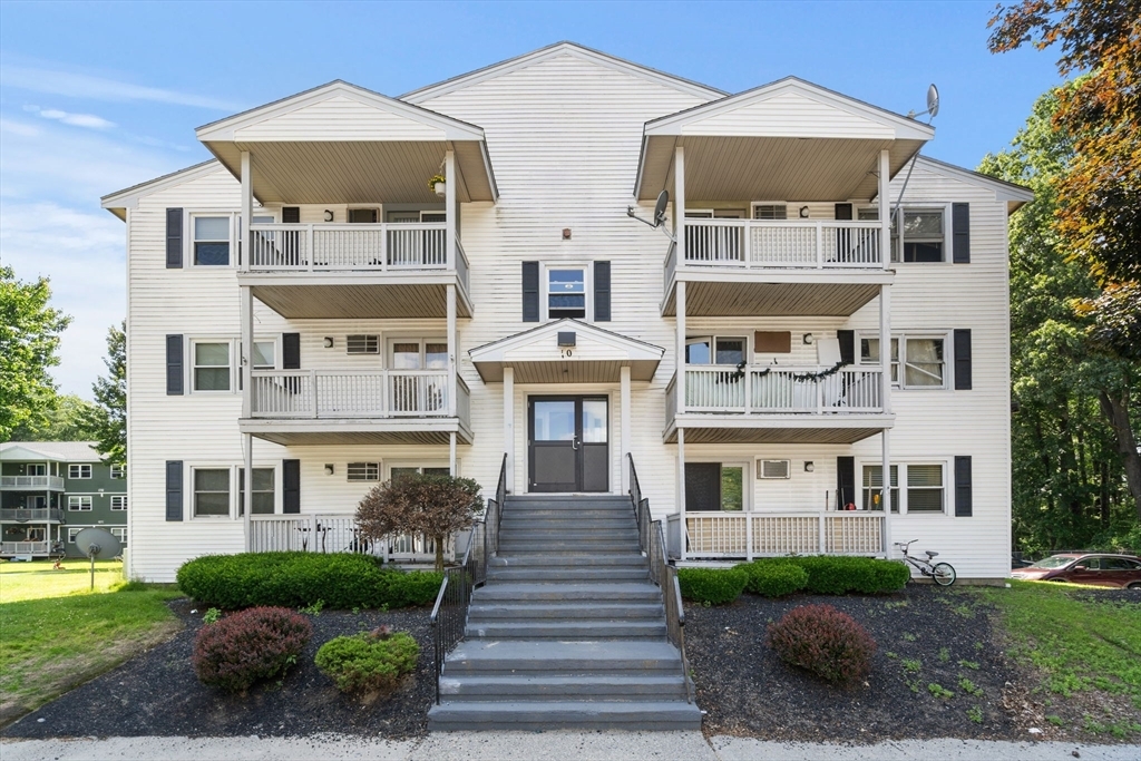 Property Photo: 10 Abbey Rd 103 MA 01453
