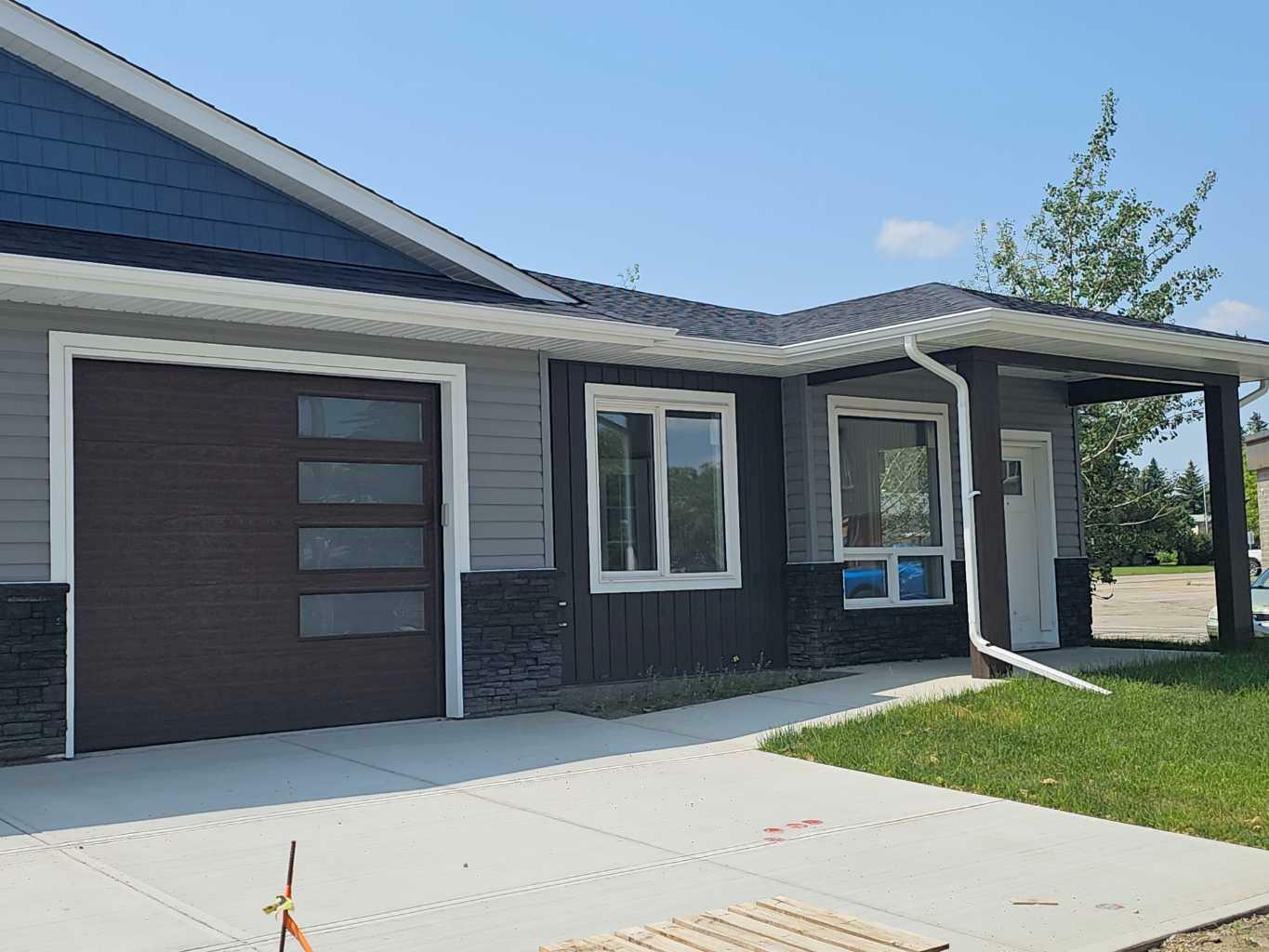 4738 49A Avenue #4  Lacombe AB T4L 1N4 photo
