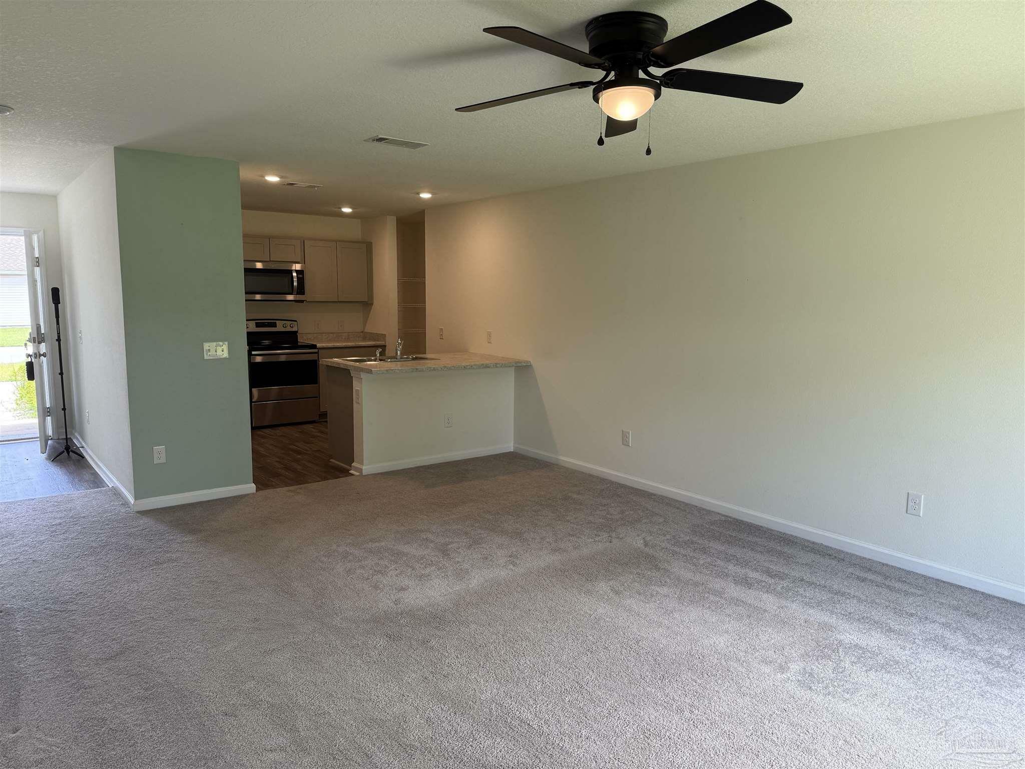 Property Photo: 8743 Schooner Ln FL 32507