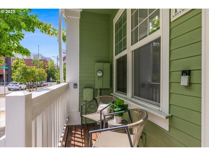 Property Photo:  121 SE 8th Ave  OR 97123 