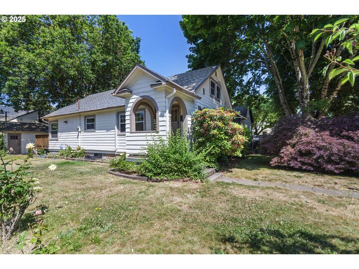 Property Photo:  2000 Harney St  WA 98660 