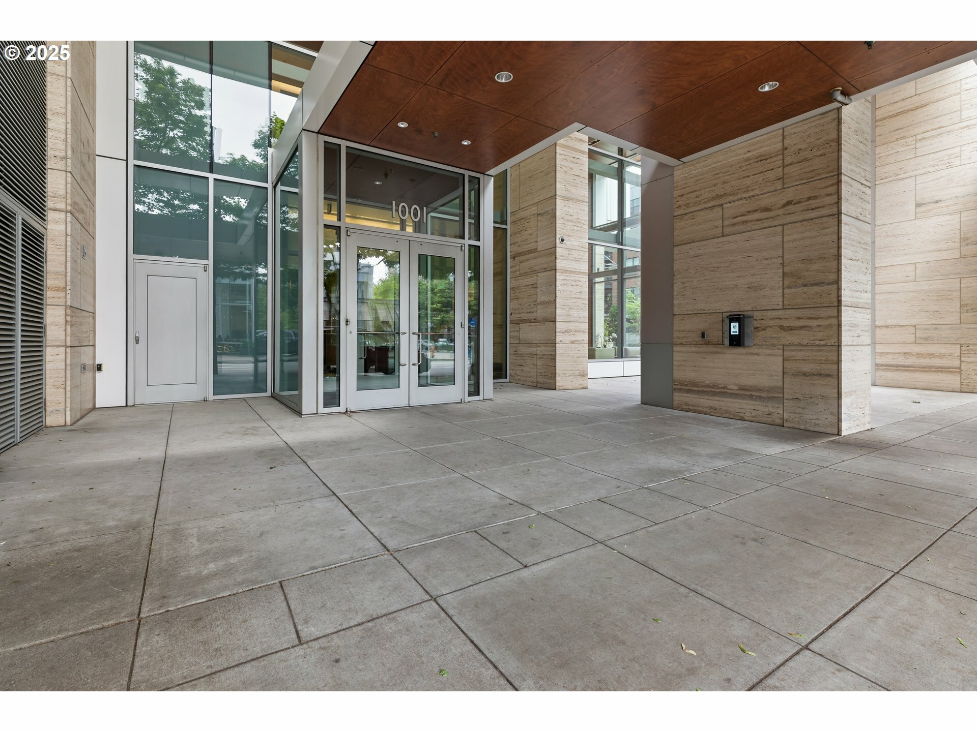 Property Photo: 1001 NW Lovejoy St 710 OR 97209