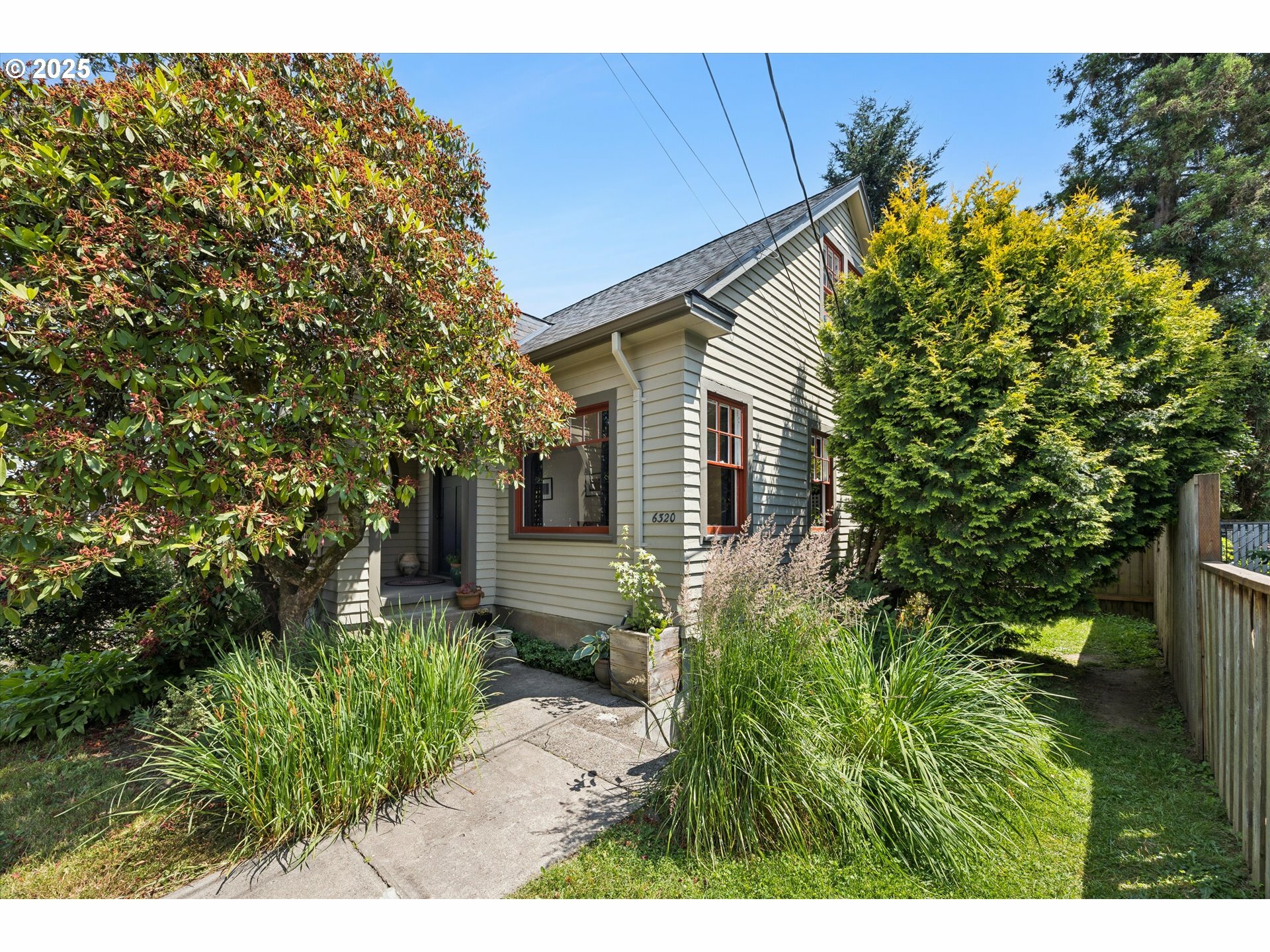 Property Photo: 6320 SE Division St OR 97206