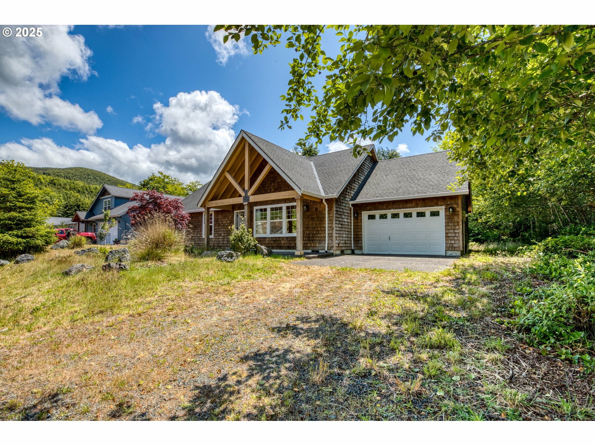 Property Photo: 1430 N Cedar Creek Cir OR 97136