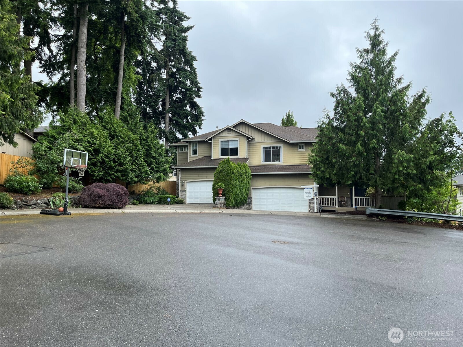 Property Photo: 8233 NE 163rd Place WA 98028