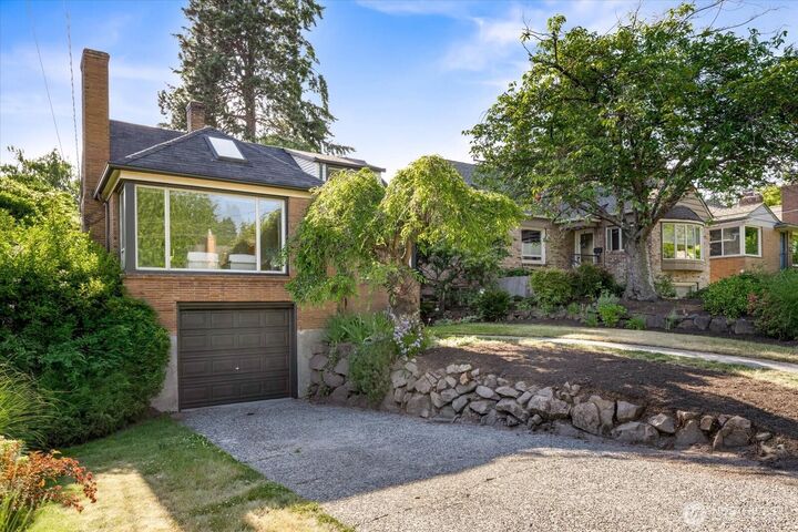 Property Photo:  6521  44th Avenue NE  WA 98115 