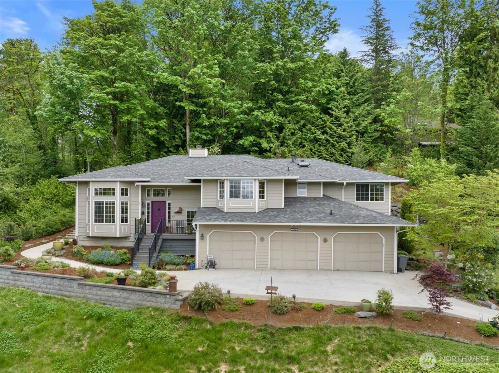 Property Photo: 7123 NE 165th Street WA 98028