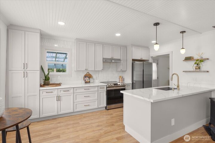 Property Photo: 1115 Avenue A WA 98290