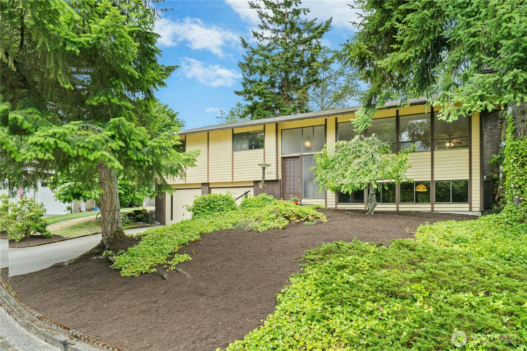 Property Photo: 6225 122nd Avenue SE WA 98006