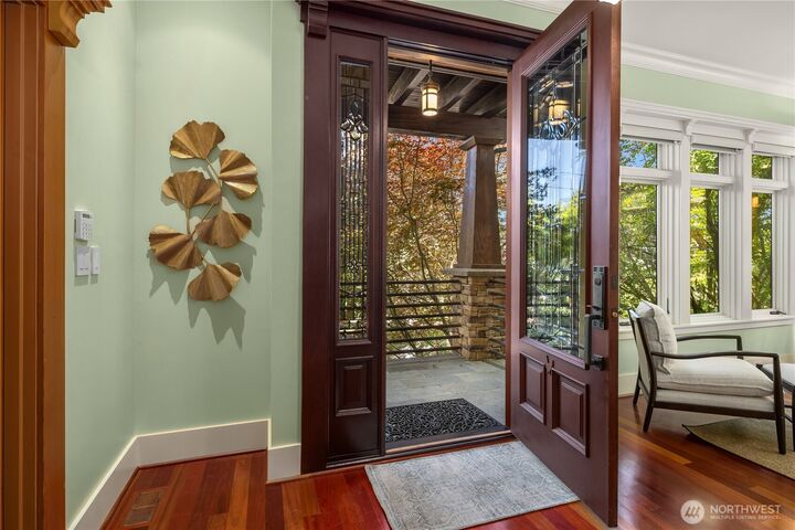 Property Photo:  1423  37th Avenue  WA 98122 