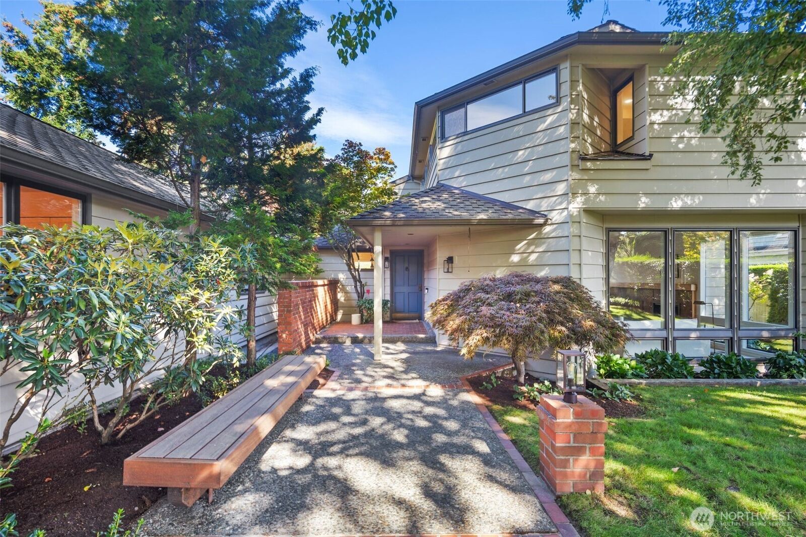 Property Photo: 4662 95th Avenue NE WA 98004