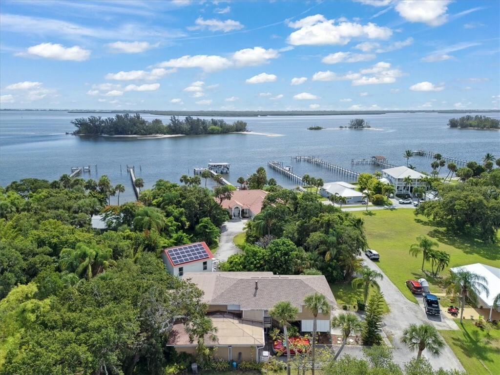 Property Photo: 6570 114th Lane FL 32958