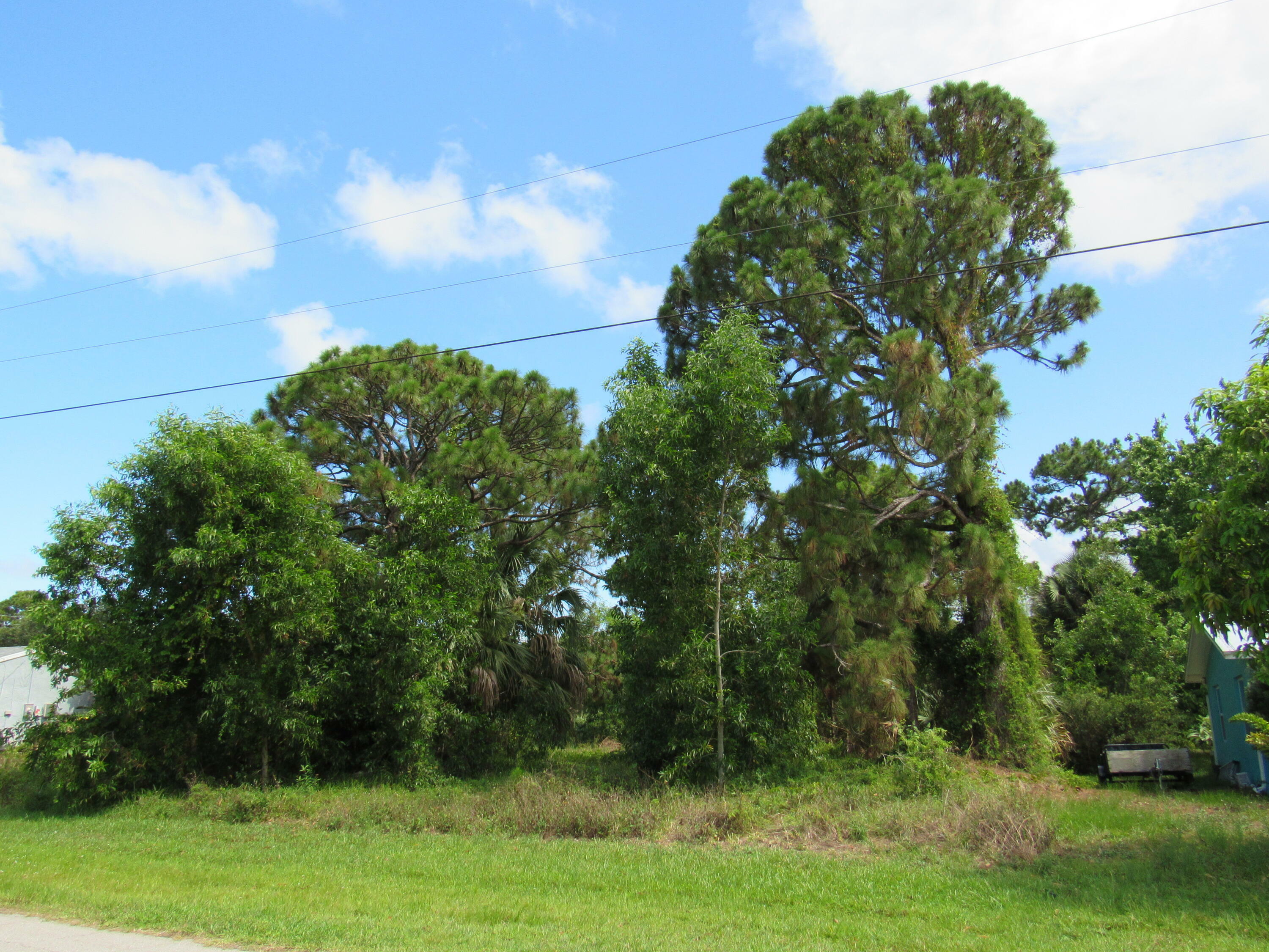 Property Photo: 2678 SE Ibis Avenue FL 34952