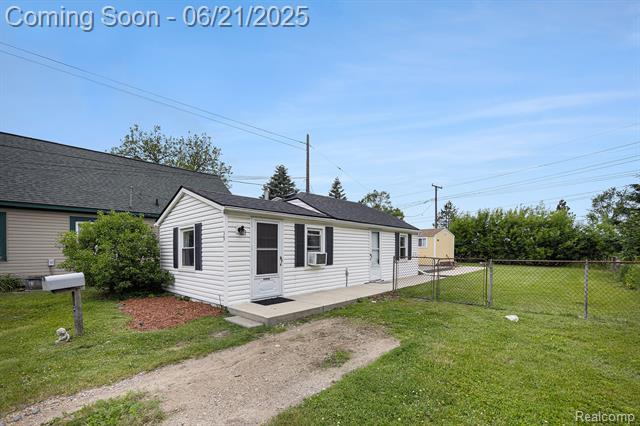 Property Photo: 39 1st Street MI 48371