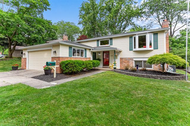 Property Photo: 525 Langfield Street MI 48167