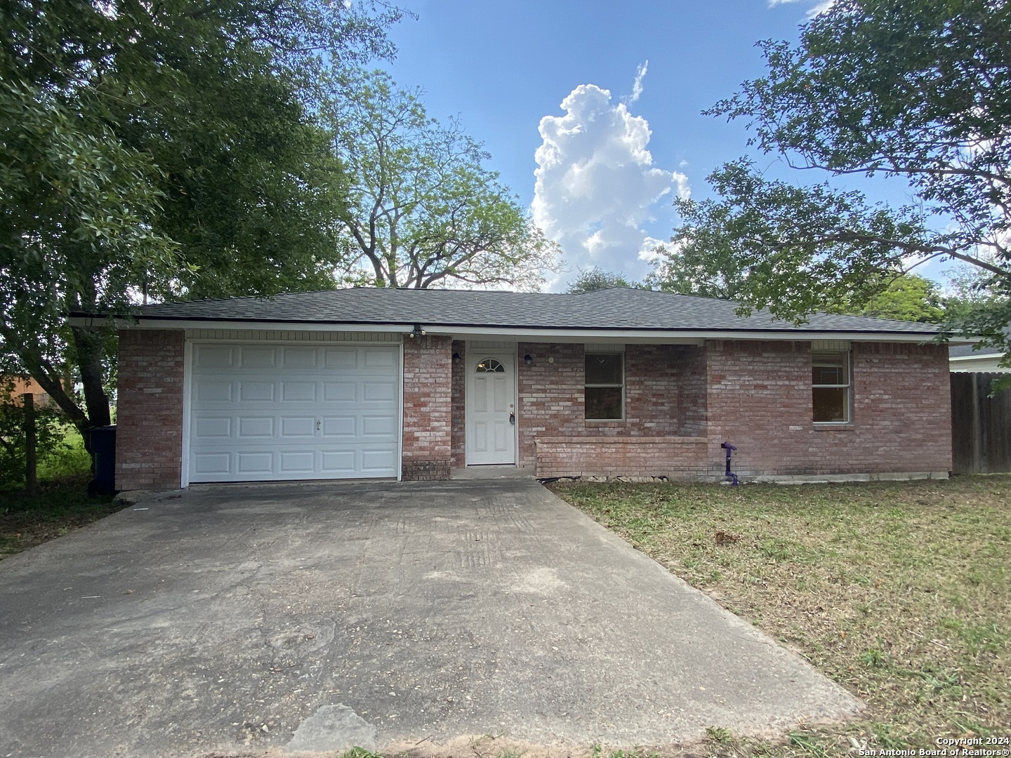 Property Photo: 305 Osage TX 78377