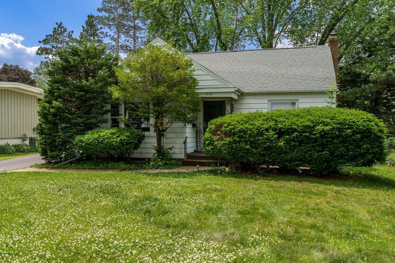 Property Photo:  1422 South Burchard Avenue  IL 61032 