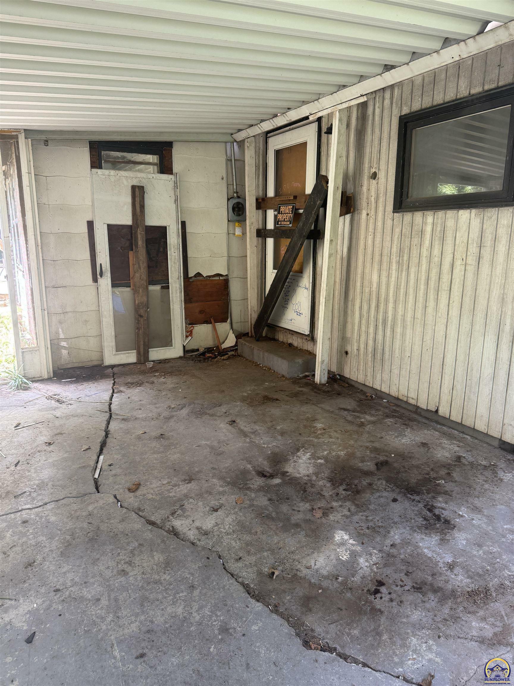 Property Photo: 1024 SW Buchanan St KS 66604