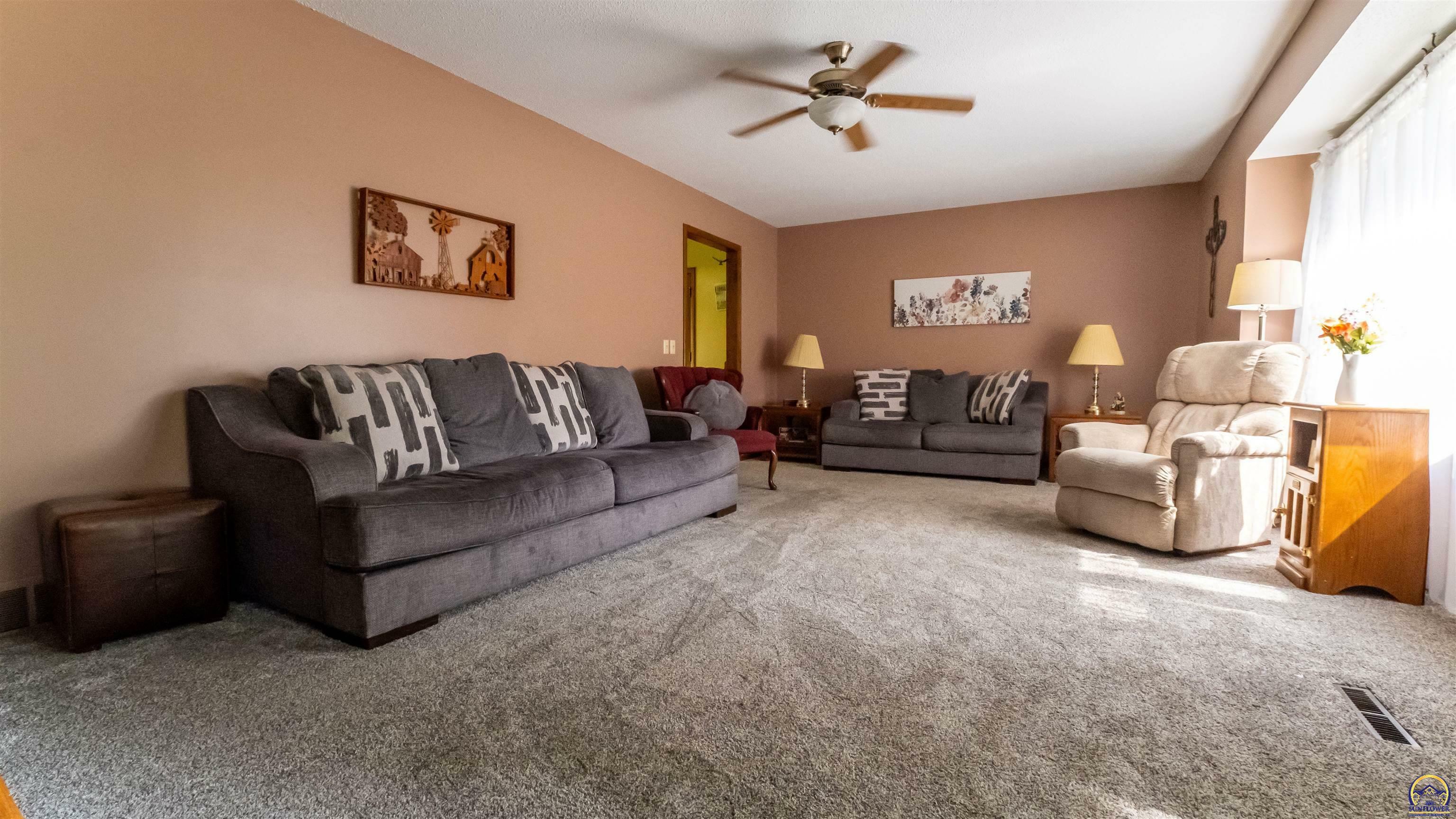 Property Photo:  923 Homewood St  KS 66801 