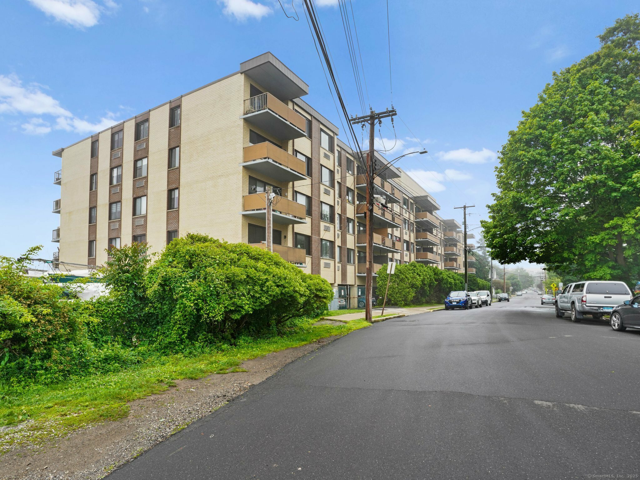 Property Photo: 155 Brewster Street Apt 3K CT 06605