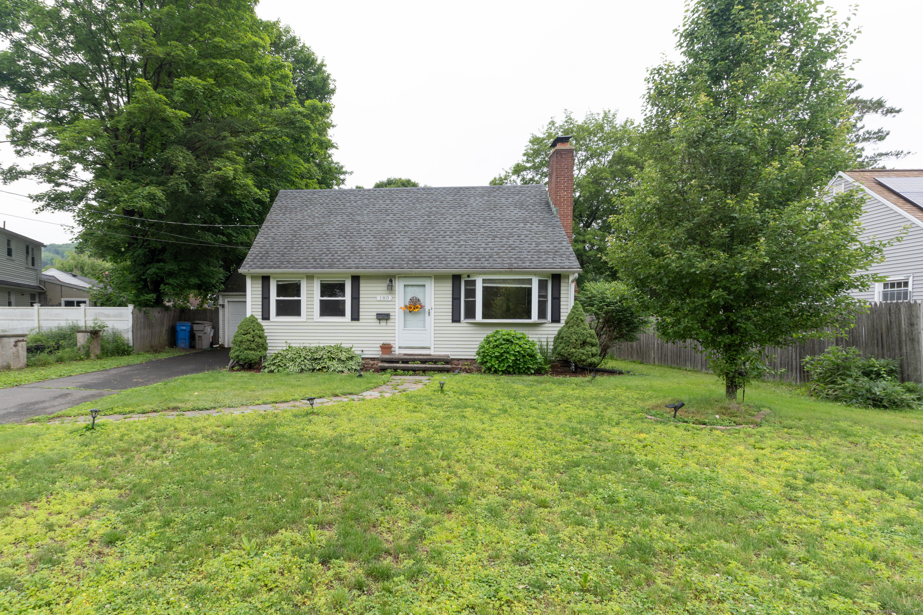 180 Lake Avenue  Bristol CT 06010 photo