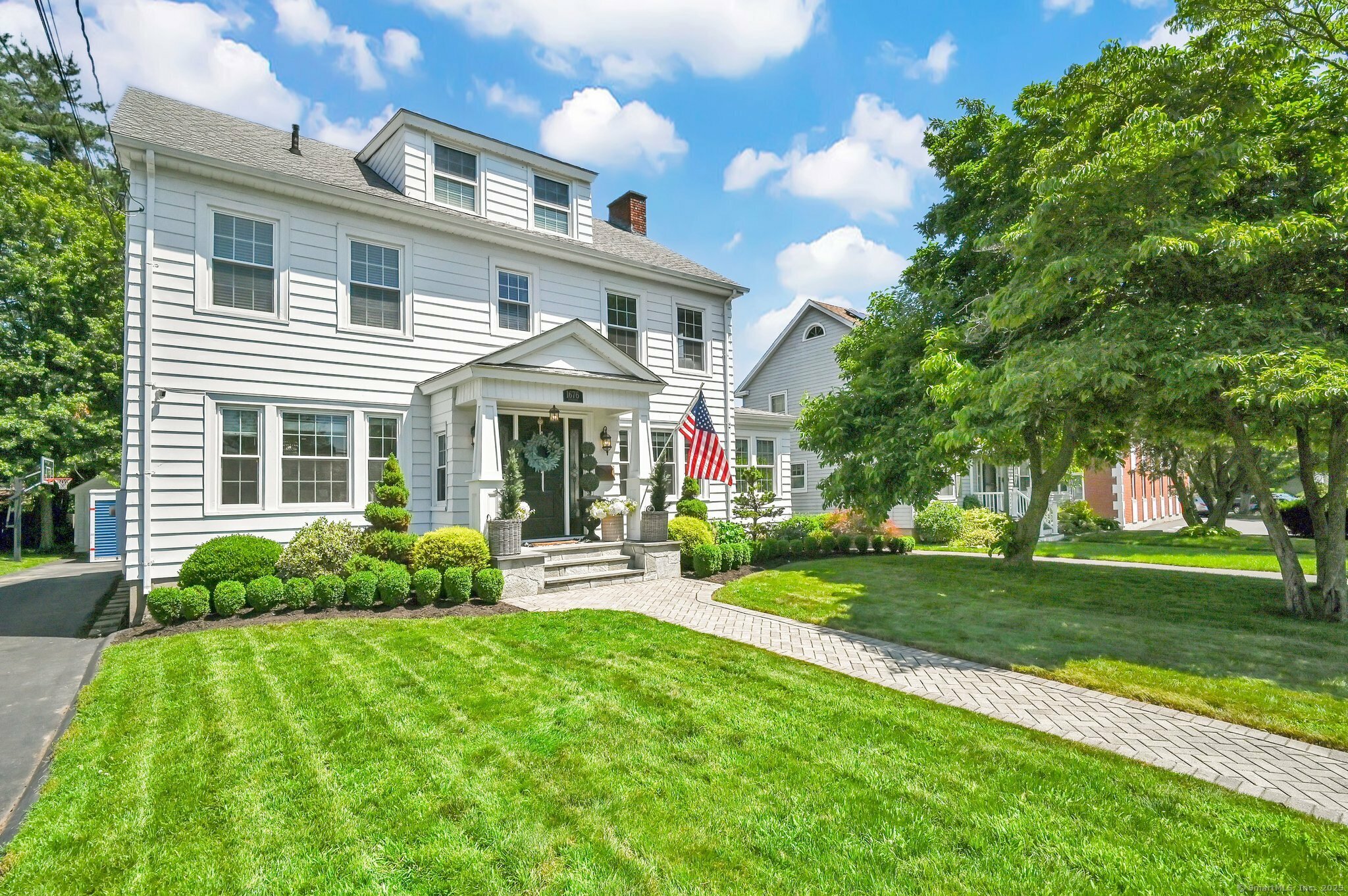 Property Photo:  1676 Boulevard  CT 06107 
