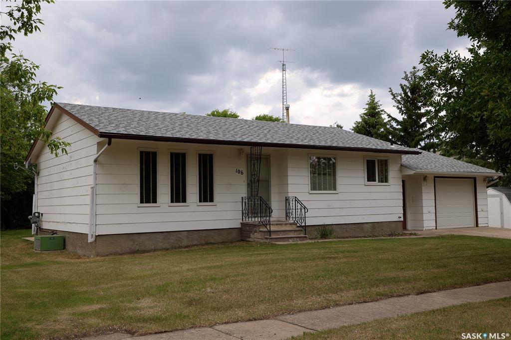 Property Photo: 106 Boswell Street SK S0A 2T0