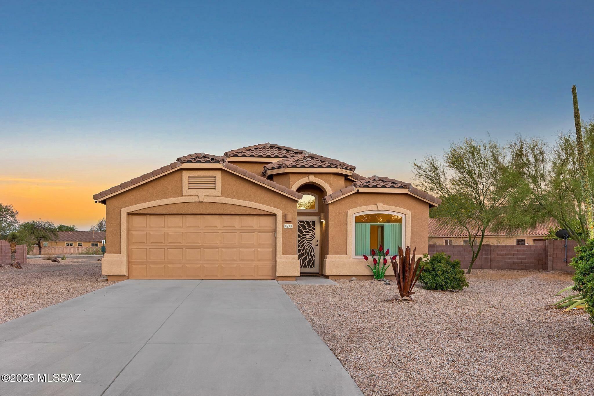 Property Photo: 7977 W Sunfire Drive AZ 85743