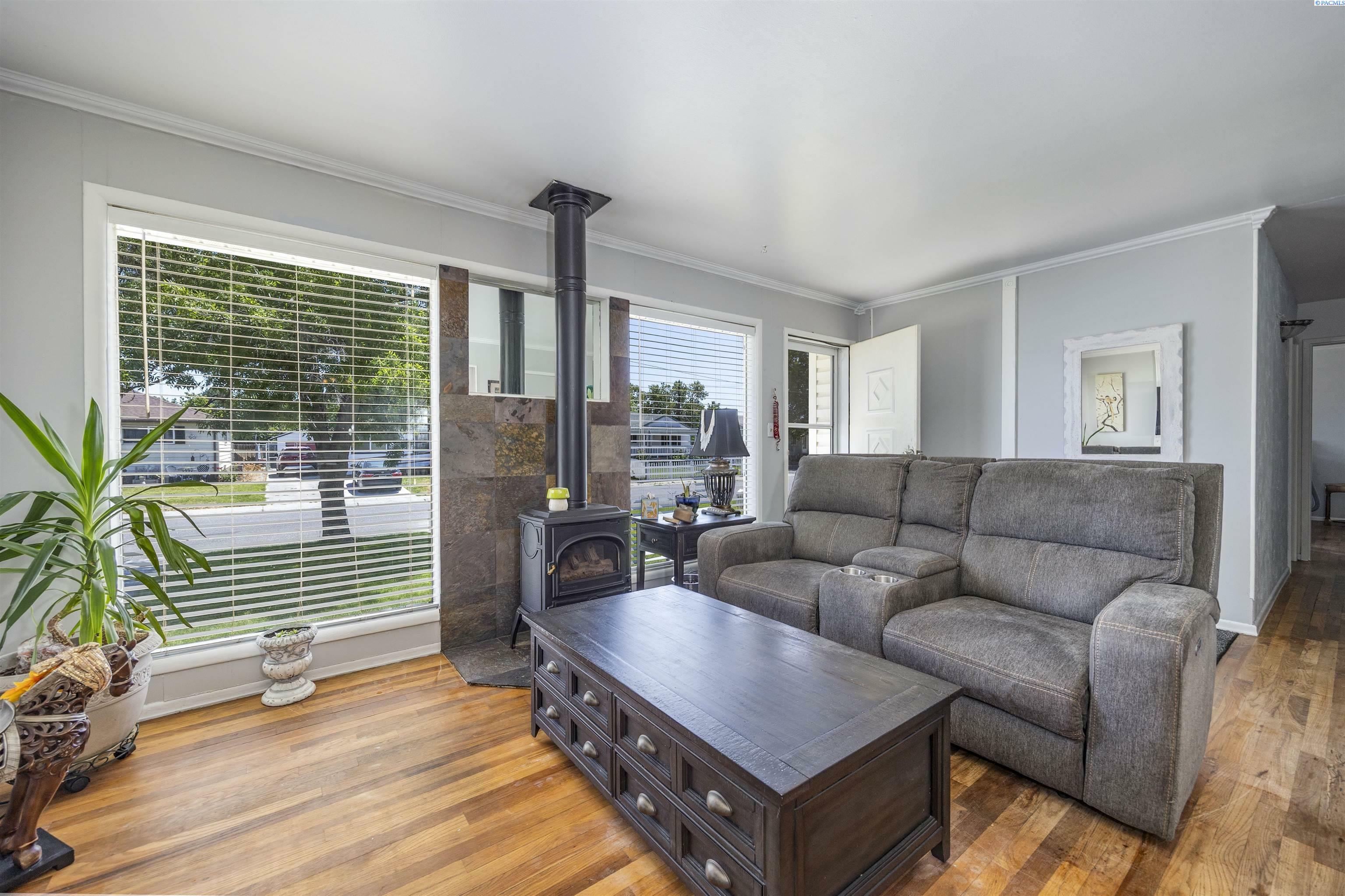 Property Photo: 2017 Everest Ave WA 99354