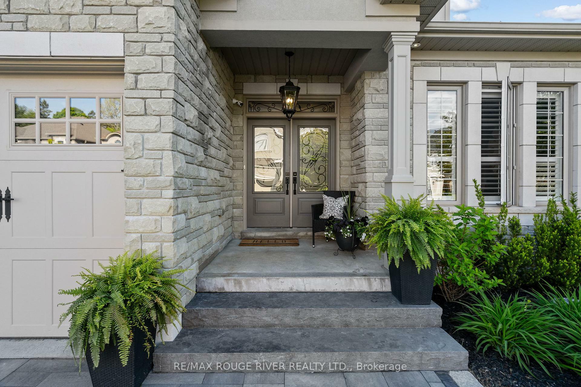 Photo de la propriété: 23 Gilchrist Court ON L1R 2P3