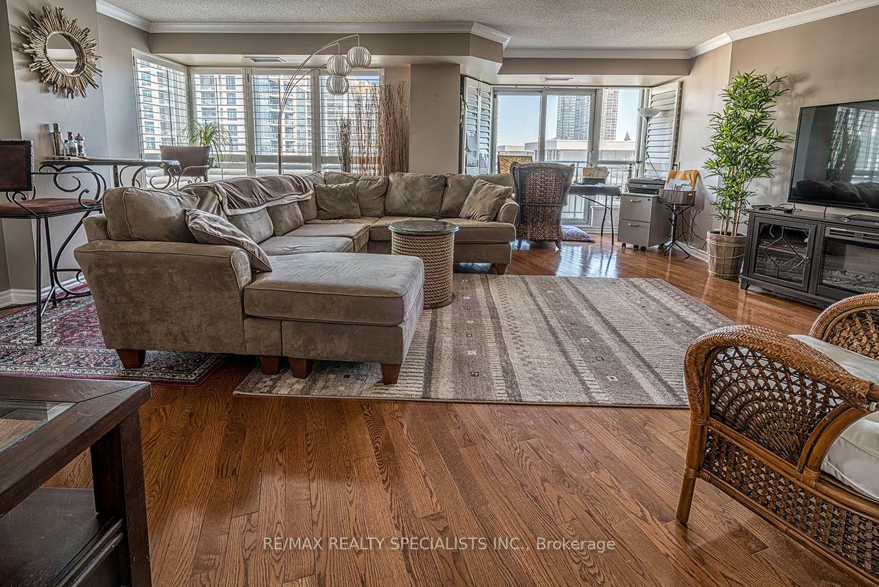 Property Photo: 2111 Lake Shore Boulevard 1518 ON M8V 1A1