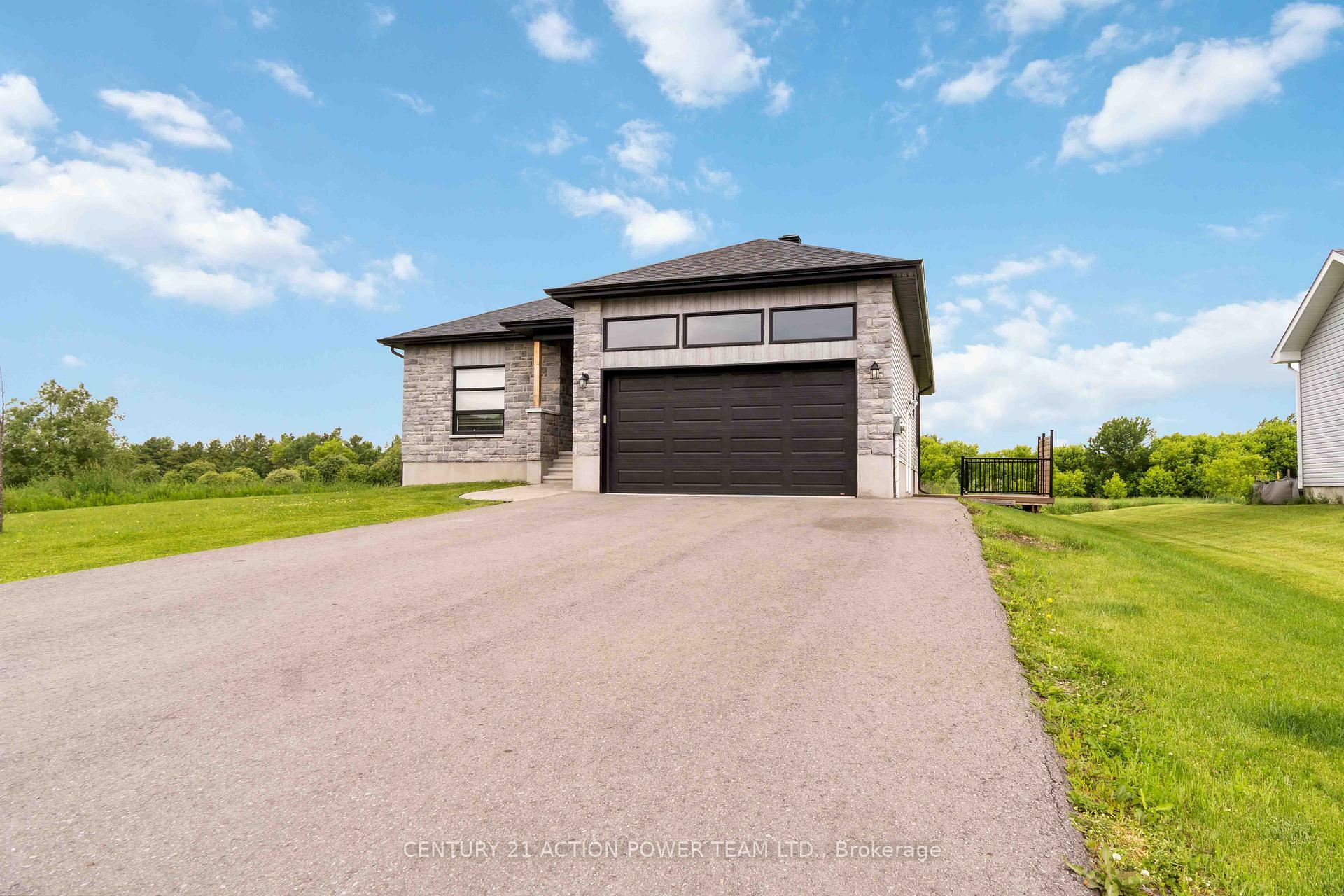 Photo de la propriété: 513 Voie Ferree Street W B ON K0A 2A0