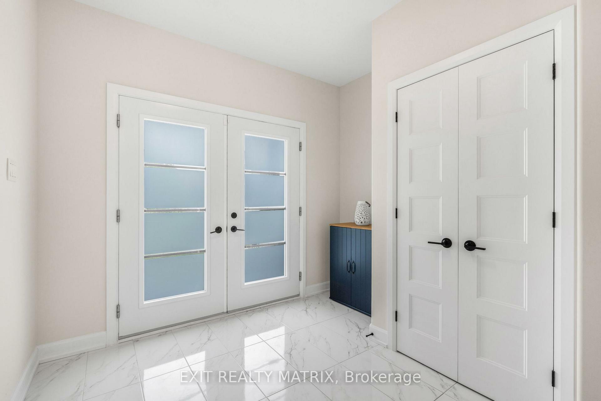 Property Photo: 461 Aurora Street ON K4R 0L3