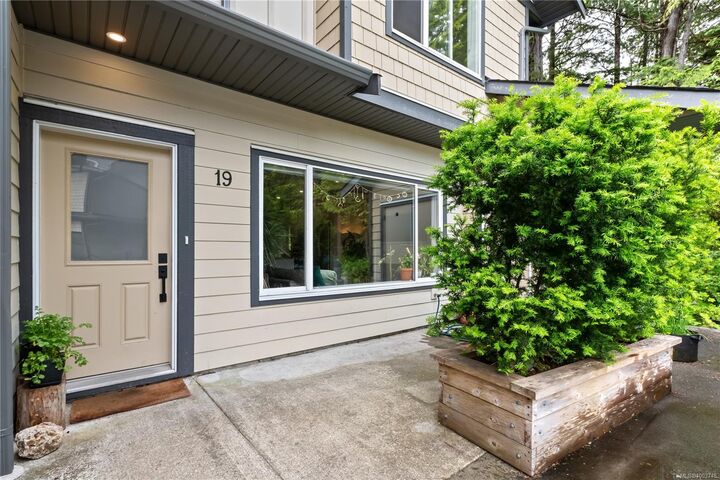 Property Photo: 625 Hellesen Dr #19 BC V0R 2Z0
