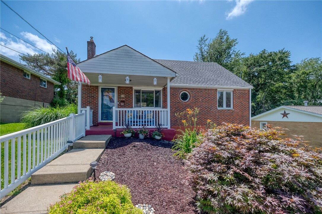 Property Photo:  628 Illini  PA 15146 