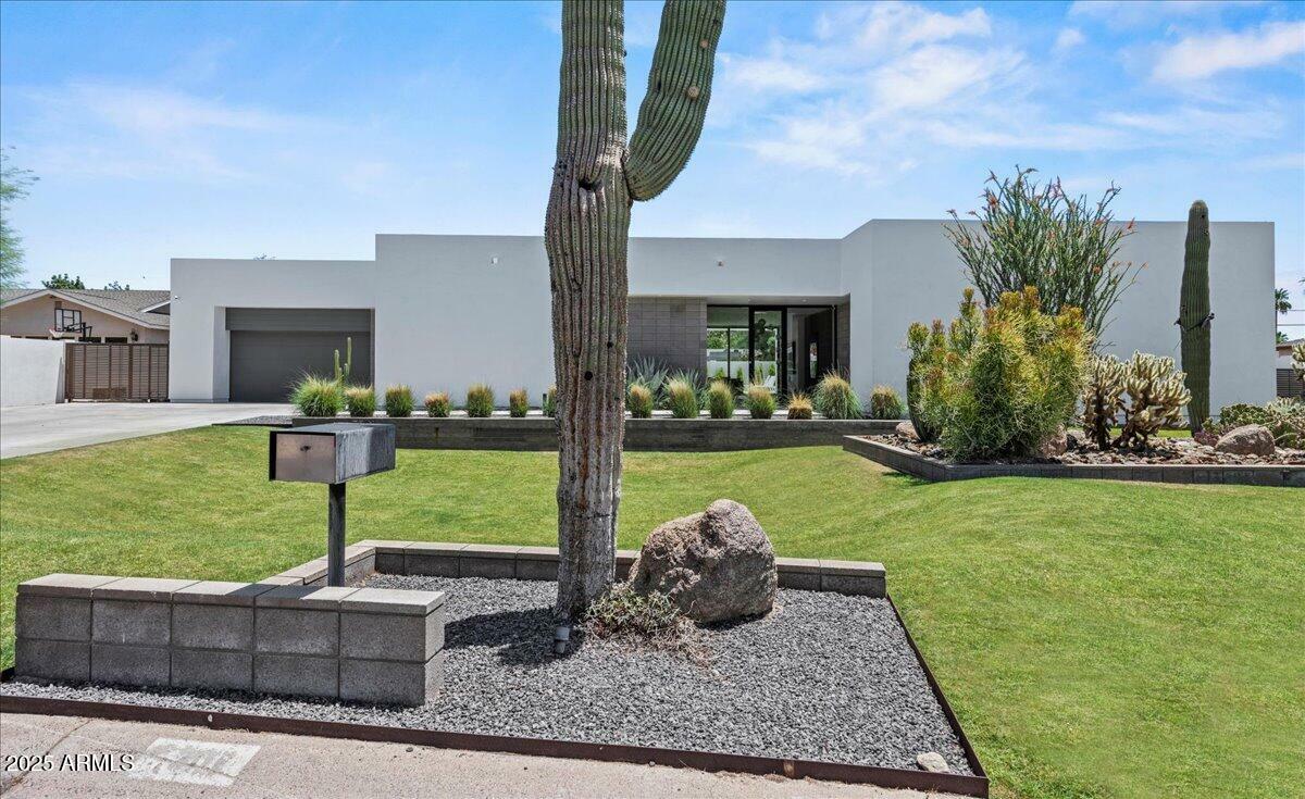 Property Photo: 5301 N 43rd Street AZ 85018