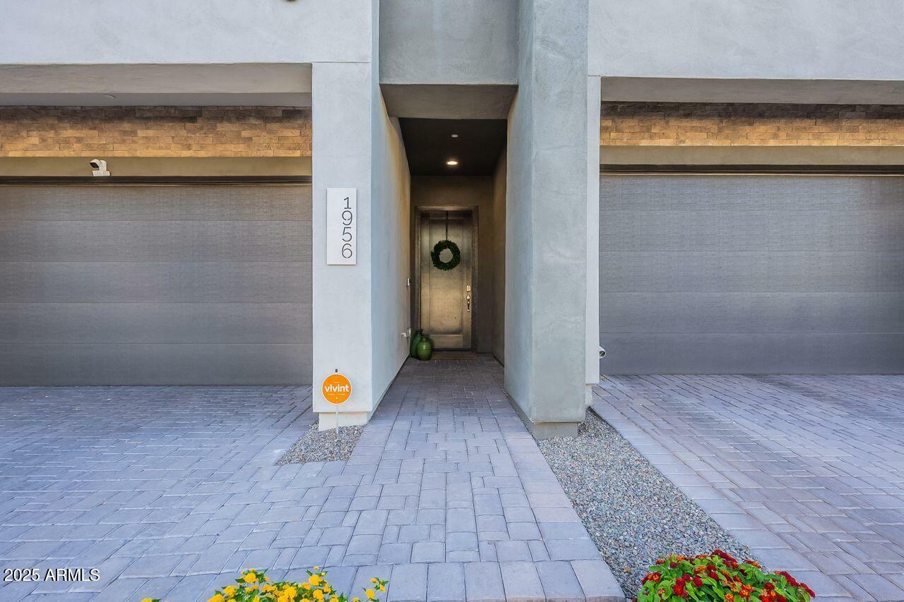 Property Photo: 1956 W Kinfield Trail AZ 85085