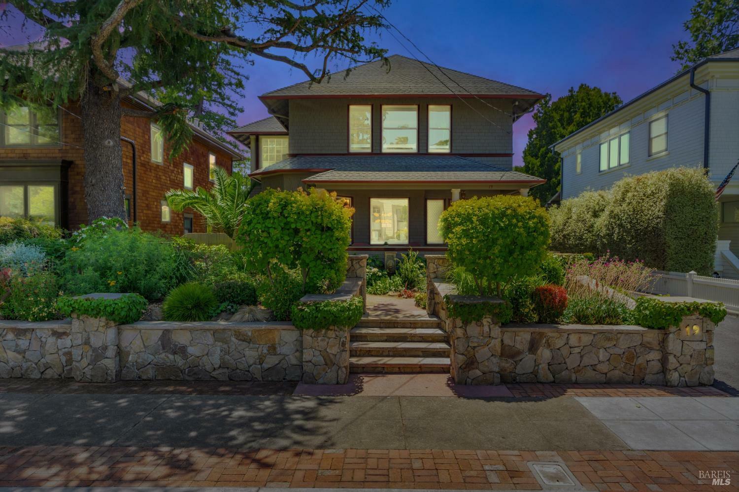 Property Photo: 19 Harcourt Street CA 94901