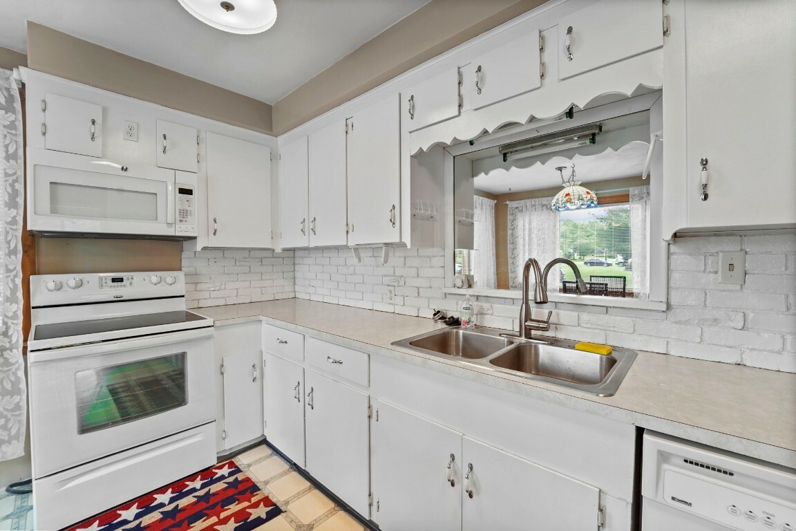 Property Photo: 1126 Pennsylvania Avenue PA 18830
