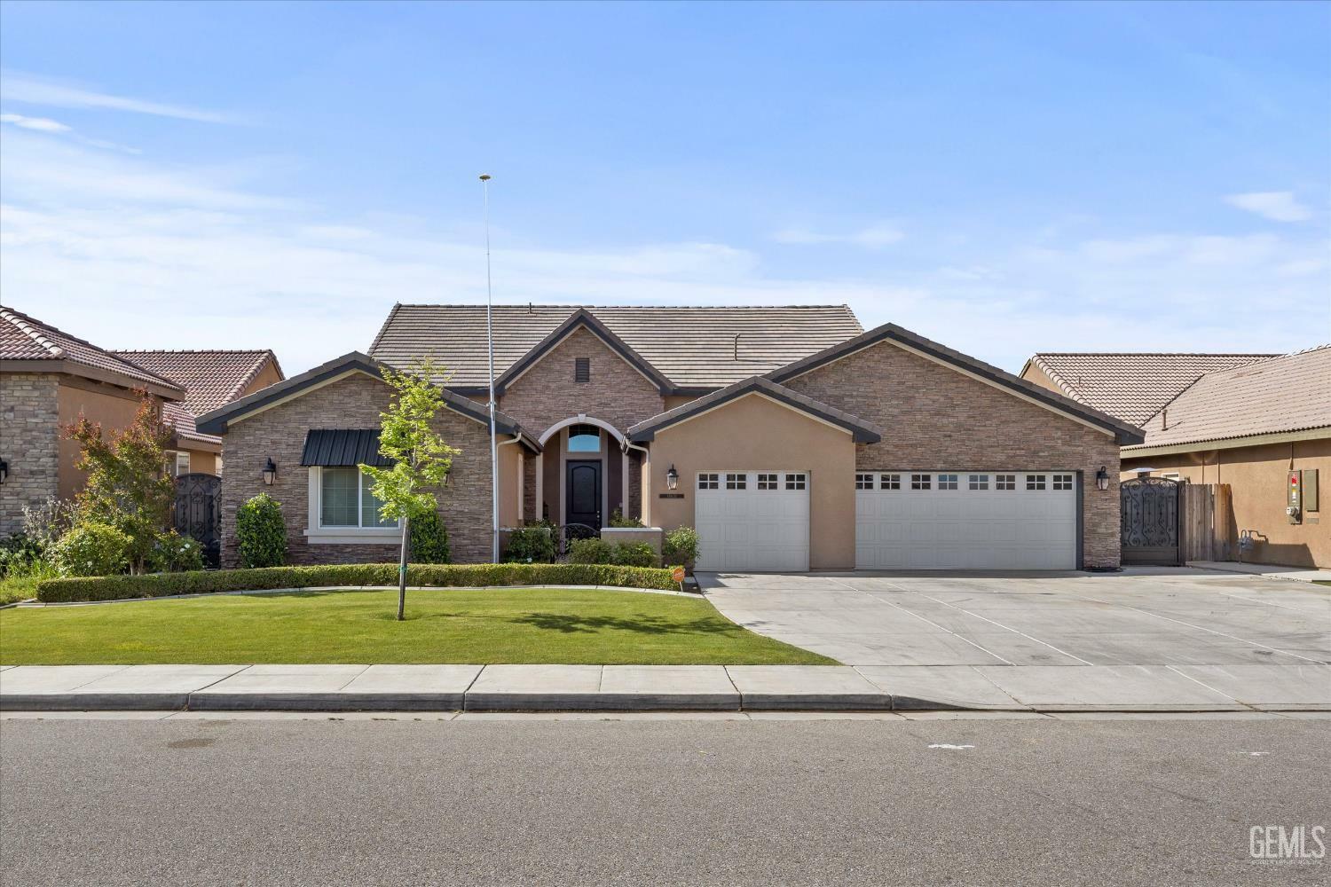 Property Photo: 14631 Blue Stream Avenue CA 93314