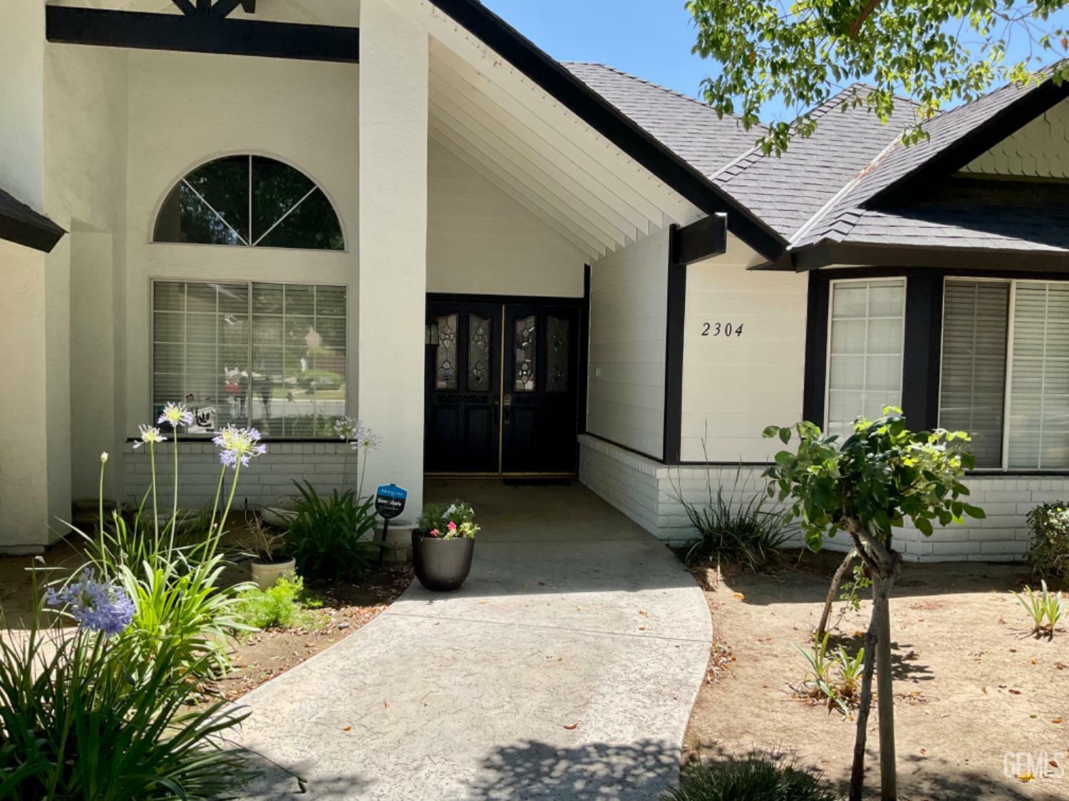 Property Photo: 2304 Mountain Oak Road CA 93311