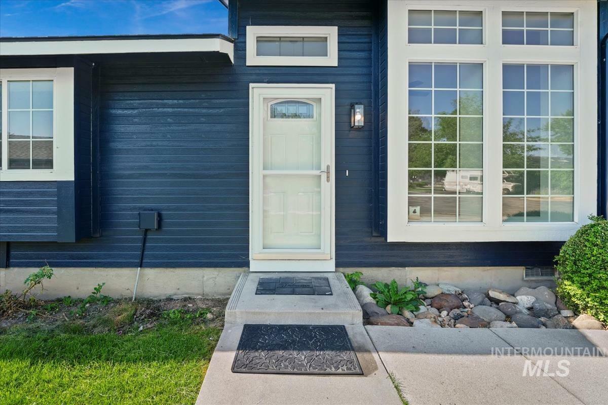 Property Photo: 10525 W Silvercity Court ID 83704