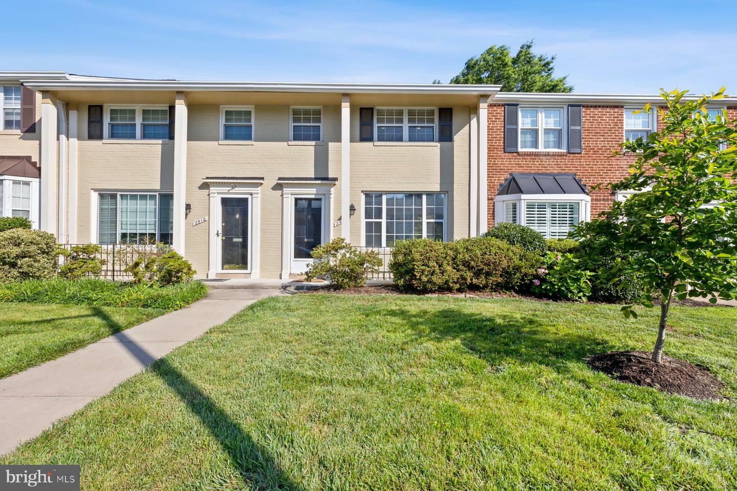 Property Photo: 2512 N Dearing Street N VA 22302