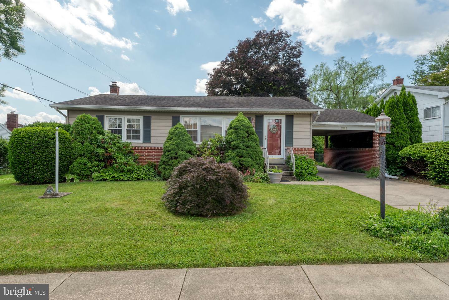 Property Photo: 861 Gunnison Road PA 17404