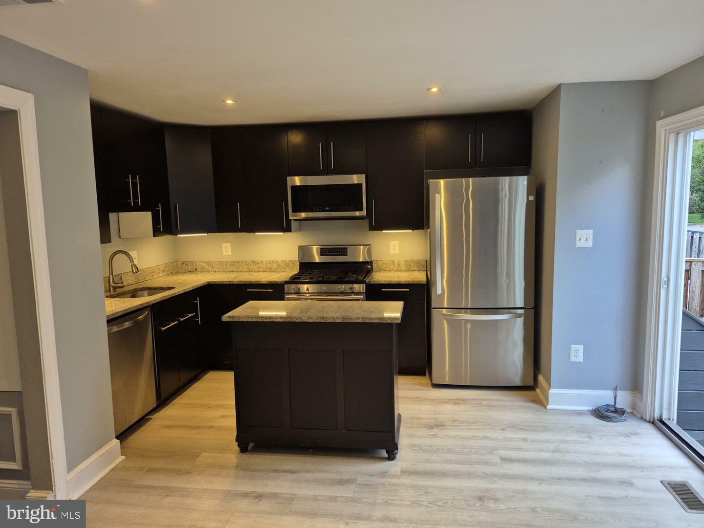 Property Photo: 7860 Parthian Court VA 22153